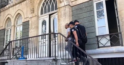 İZMİR'DE YUNUSLARDAN FİRARİ AVI