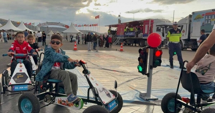 JANDARMADAN ÇOCUK VE GENÇLERE UYGULAMALI TRAFİK EĞİTİMİ