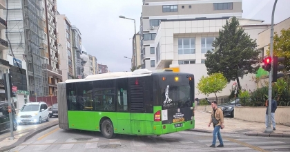 KAVŞAKTA ARIZA YAPTI, YOLU KAPATTI