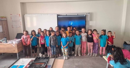 KÖY OKULUNDA AKILLI TAHTA SEVİNCİ