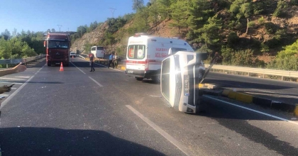 KÖYCEĞİZ'DE TRAFİK KAZASI: 4 YARALI
