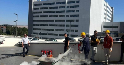 KÜTAHYA ŞEHİR HASTANESİ'NDE YANGINA İLK MÜDAHALE EĞİTİMİ