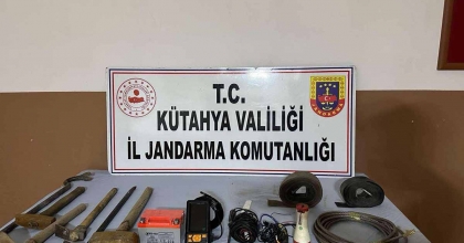 KÜTAHYA'DA KAÇAK KAZI YAPAN 6 ŞÜPHELİ YAKALANDI