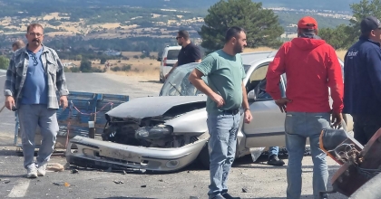 KÜTAHYA'DA TRAFİK KAZASI: 2 YARALI