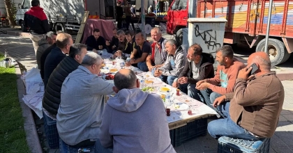 MİLLETVEKİLİ DEMİR, TAVŞANLI SEMT PAZARI'NDA ESNAFLA BULUŞTU