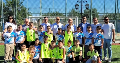 MİNİK SPORCULARDAN DOSTLUK RÜZGARI