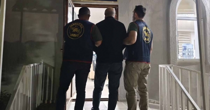 MANİSA'DA 20 YIL 2 AY HAPİS CEZASI BULUNAN FİRARİ YAKALANDI