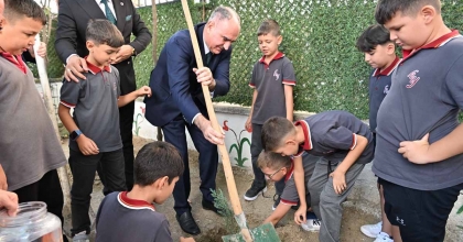 MANİSA'DA EĞİTİM YILI FİDAN DİKİMİYLE BAŞLADI