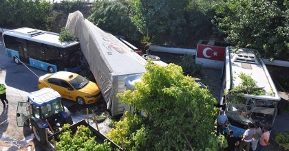 MANİSA’DA TIR FACİASI: 1 ÖLÜ, BİRİ POLİS 2 YARALI