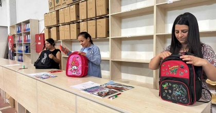 MENEMEN BELEDİYESİ’NDEN ÖĞRENCİLERE KIRTASİYE DESTEĞİ