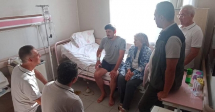 ORMAN BÖLGE MÜDÜRÜ YANGINDA YARALANAN İŞÇİLERİ ZİYARET ETTİ