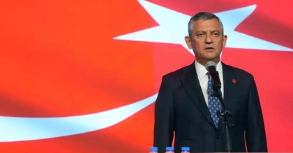 ÖZGÜR ÖZEL TÜM GEÇERLİ OYLARI ALARAK YENİDEN GENEL BAŞKAN SEÇİLDİ