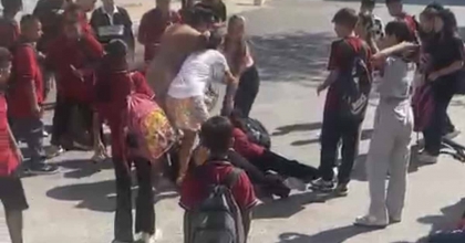 OKUL ÇIKIŞI ZORBALIĞA UĞRAYAN 12 YAŞINDAKİ ÇOCUĞA ACIMASIZ ŞİDDET