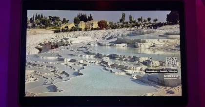 PAMUKKALE GÖRSELLERİ UÇAKLARDA GÖSTERİLİYOR