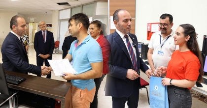 REKTÖR GÜNGÖR YENİ ÖĞRENCİLERLE TANIŞTI