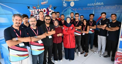 REKTÖR KİBAR’DAN TEKNOFEST’TE GENÇLERE DESTEK