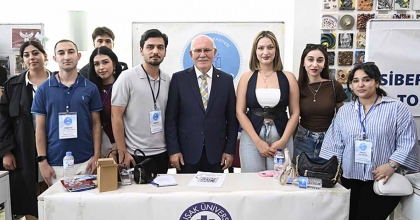 REKTÖR SAVAŞ YENİ ÖĞRENCİLERLE BULUŞTU