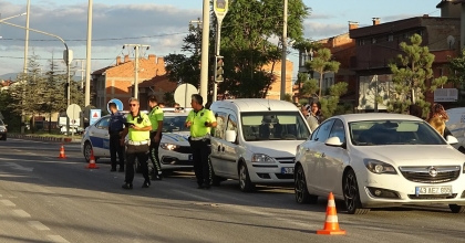 TAVŞANLI'DA MOTOSİKLETİN DE KARIŞTIĞI ZİNCİRLEME TRAFİK KAZASI