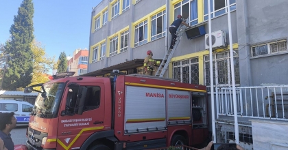 TURGUTLU'DA 3 ÇOCUK OKULDA MAHSUR KALDI