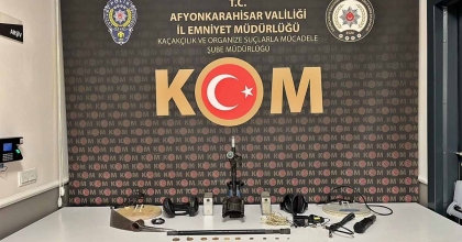 TARİHİ SİKKE VE KAZI MALZEMELERİYLE YAKALANAN 3 KİŞİ GÖZALTINA ALINDI