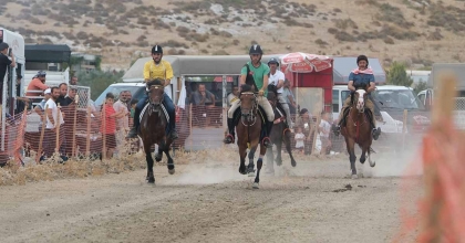 TÜRKİYE’NİN EN BAŞARILI ATLARI MENEMEN’DE YARIŞACAK