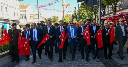 UŞAK'TA GAZİLER GÜNÜ 'KAHRAMANLARLA KARDEŞLİK YÜRÜYÜŞÜ' İLE KUTLANDI