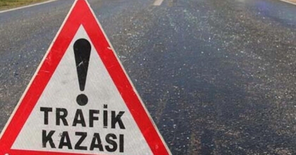 UŞAK’TA OTOMOBİL TARLAYA DEVRİLDİ: 2 YARALI