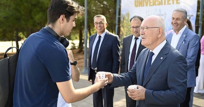 UŞAK ÜNİVERSİTESİ YENİ KAYIT YAPTIRAN ÖĞRENCİLERE KAMPÜSÜ TANITTI