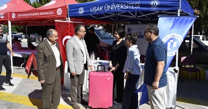 UŞAK ÜNİVERSİTESİ YENİ KAYIT YAPTIRAN ÖĞRENCİLERİNİ OTOGARDA KARŞILADI