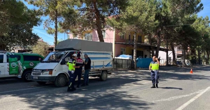 UŞAK’TA CANLI HAYVAN NAKİL ARAÇLARINA DENETİM