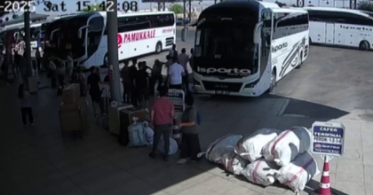 UZMAN ÇAVUŞUN OTOBÜS GEÇ GELDİ DİYE SİLAH ÇEKTİĞİ ANLAR KAMERADA