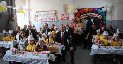 VALİ AKTAŞ, UŞAK'TA İLK DERS ZİLİNİ ÇALDI