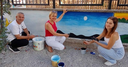 VELİLER VE ÖĞRETMENLER EL ELE VERDİ OKUL GÜZELLEŞTİ