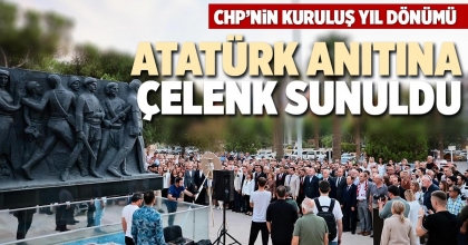 ATATÜRK ANITINA ÇELENK SUNULDU
