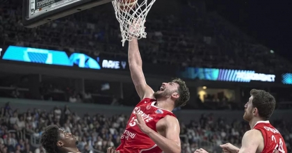 YUNANİSTAN'A FARK ATTIK, FİNALDEKİ RAKİBİMİZ ALMANYA