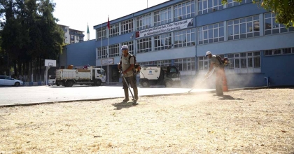 YUNUSEMRE BELEDİYESİ OKULLARDA BAKIM ÇALIŞMASI YAPTI