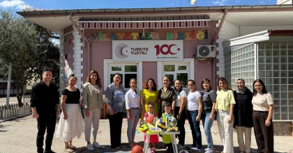 YUNUSEMRELİ MİNİKLER BÜYÜKLERİNE ÖRNEK OLDU