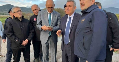 AFAD BAŞKANI PEHLİVAN VE VALİ ELBAN’DAN FOÇA’DA AÇIKLAMA
