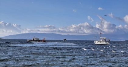 DÜZENSİZ GÖÇMENLERİ TAŞIYAN TEKNE BATTI: 7 ÖLÜ
