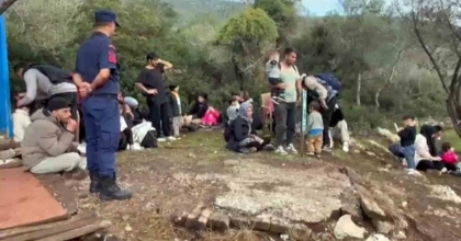 MİLAS’TA 33’Ü ÇOCUK, 74 DÜZENSİZ GÖÇMEN YAKALANDI