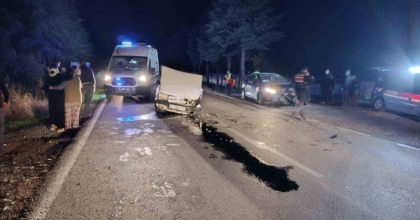 KAFA KAFAYA ÇARPIŞAN OTOMOBİLLERDE 4 ÇOCUK YARALANDI