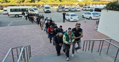 BODRUM’DA 17 ŞÜPHELİ ADLİYEYE SEVK EDİLDİ
