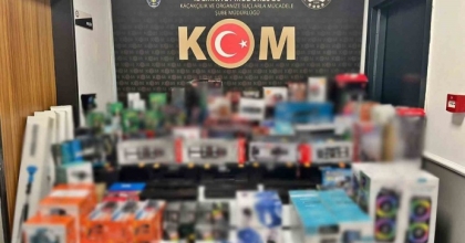 POLİSTEN KAÇAK ELEKTRONİK ÜRÜN OPERASYONU
