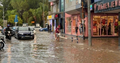 FETHİYE SAĞANAK YAĞIŞA TESLİM OLDU, EV VE İŞ YERLERİ SULAR ALTINDA KALDI
