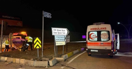 UŞAK’TA OTOMOBİL İLE MOTOSİKLET ÇARPIŞTI: 2 YARALI