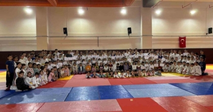 SALİHLİ’DE 250 JUDOCU KEMER SINAVINDA TER DÖKTÜ