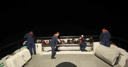 İZMİR AÇIKLARINDA 51 DÜZENSİZ GÖÇMEN YAKALANDI, 84 GÖÇMEN KURTARILDI
