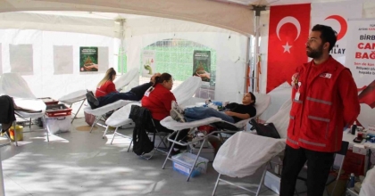 MİNİKLER KAN BAĞIŞINA DİKKAT ÇEKTİ
