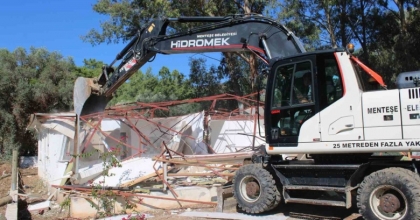 AKBÜK’TE KAÇAK YAPILARA KEPÇE VURULDU
