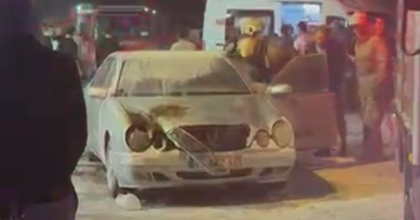 EŞİYLE KAVGA ETTİ, OTOMOBİLİYLE BİRLİKTE KENDİNİ ATEŞE VERDİ
